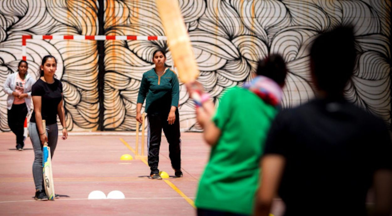 Jóvenes jugando a críquet en Barcelona / CRIQUET JOVE A BCN