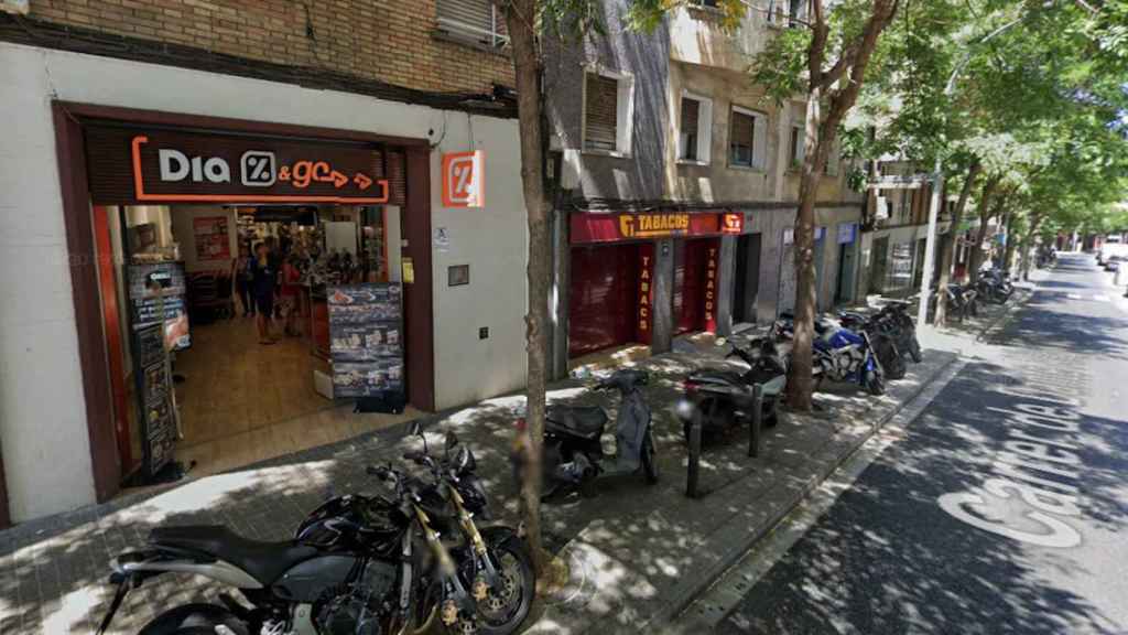 El supermercado DIA de la calle Dante Alighieri, uno de los establecimientos asaltados / GOOGLE STREET VIEW