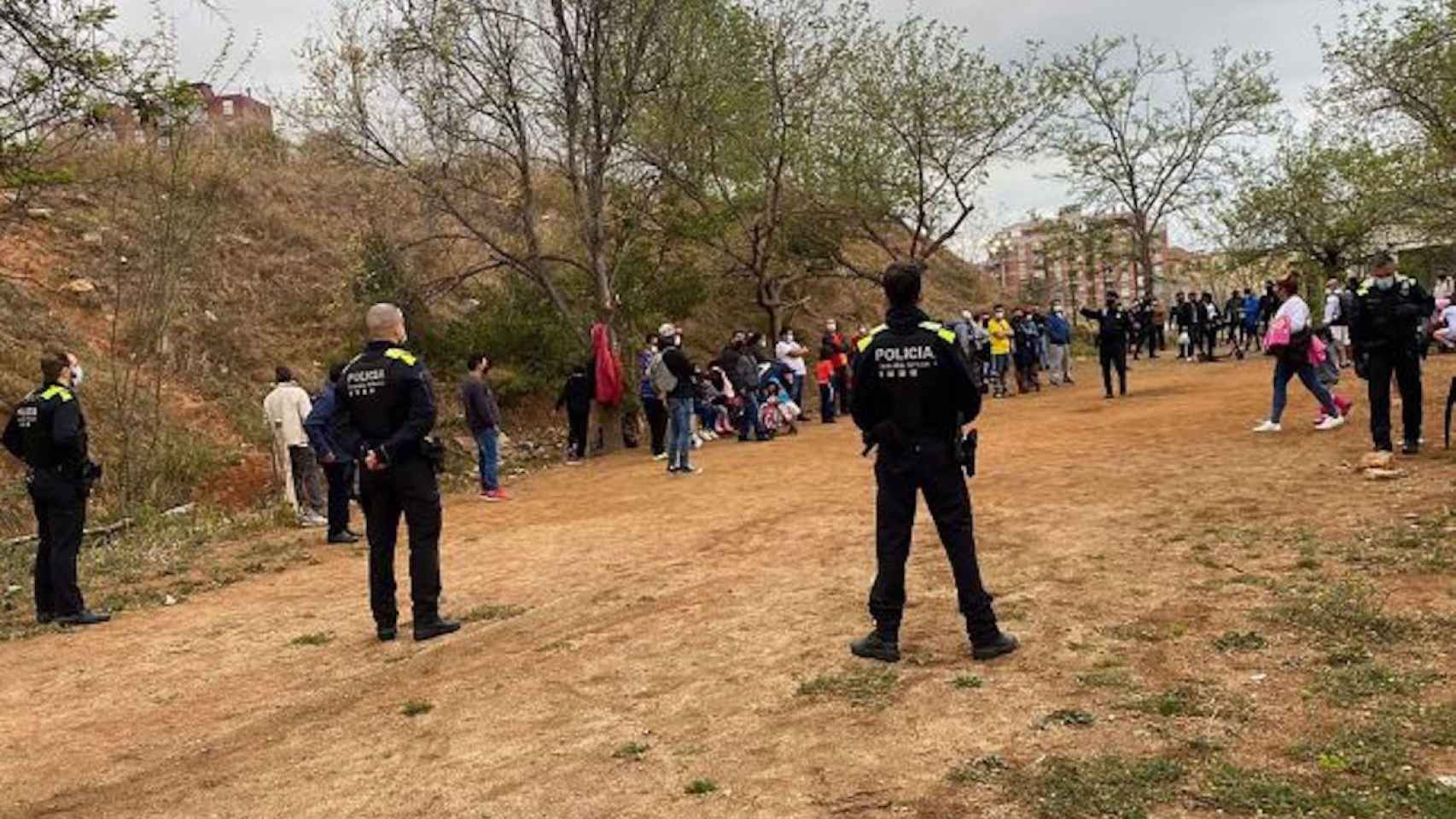 Actuación de la Policía Local de Badalona en la zona del pícnic / GUARDIA URBANA BADALONA