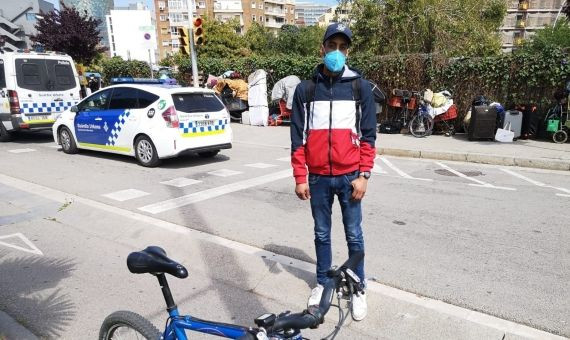 Badr El Alaoui, enfrente del campamento de barracas este miércoles / G.A