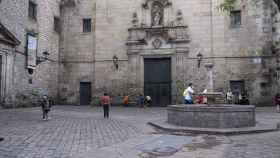 Centro de la plaza de Sant Felip de Neri, donde se encuentra la escuela