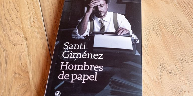 Portada del libro Hombres de papel de la editorial Catedral / PABLO MIRANZO