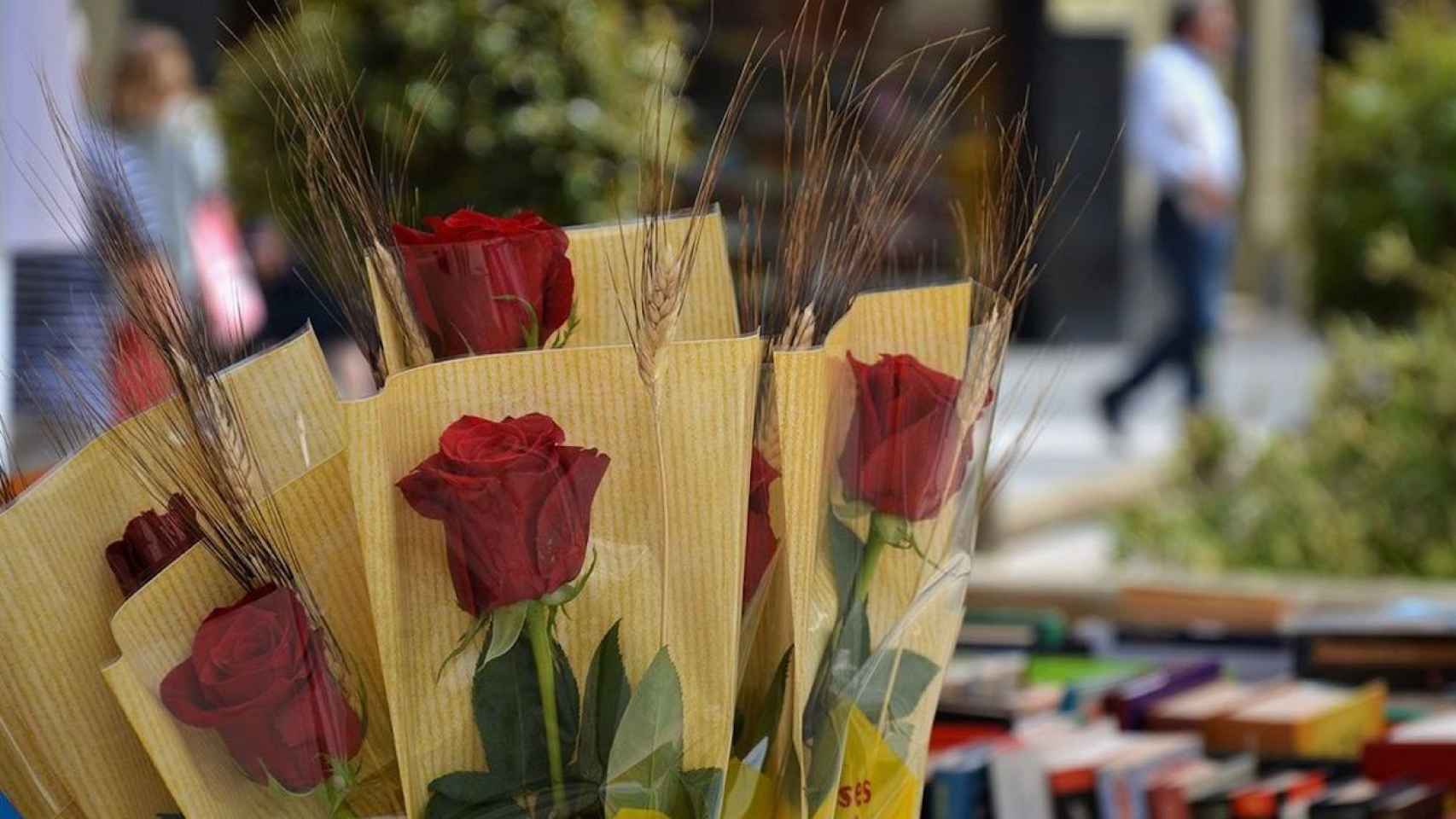 Una parada de rosas y libros por Sant Jordi