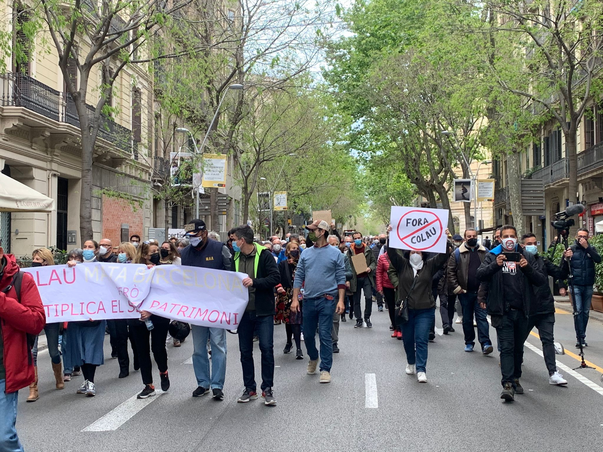 Protesta contra Colau, el viernes 16 de abril en Barcelona / MA - VERÓNICA MUR