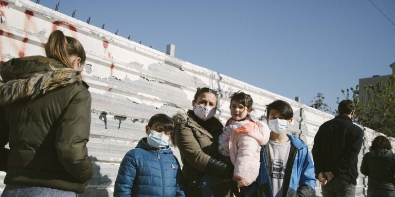 El año pasado, tras el inicio de la pandemia, la campaña Ningún hogar sin alimentos logró recaudar 3,4 millones de euros / CEDIDA