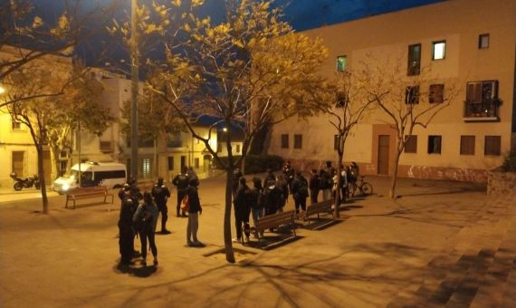 La Guadia Urbana de Badalona desmantela un botellón