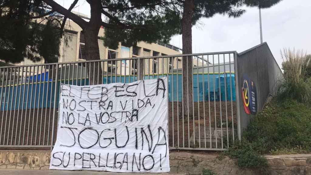 Pancarta en el Camp Nou contra la creación de la Superliga / CEDIDA