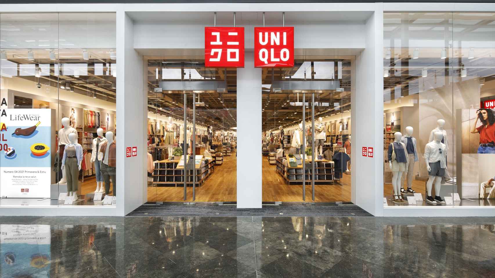 Uniqlo Abre Una Macrotienda En La Maquinista En Su Apuesta Por Barcelona 8063