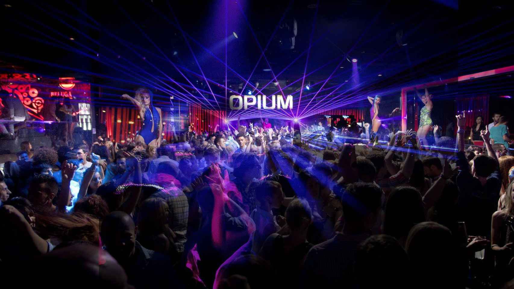 Interior de la discoteca Opium de Barcelona llena de gente en una imagen de archivo