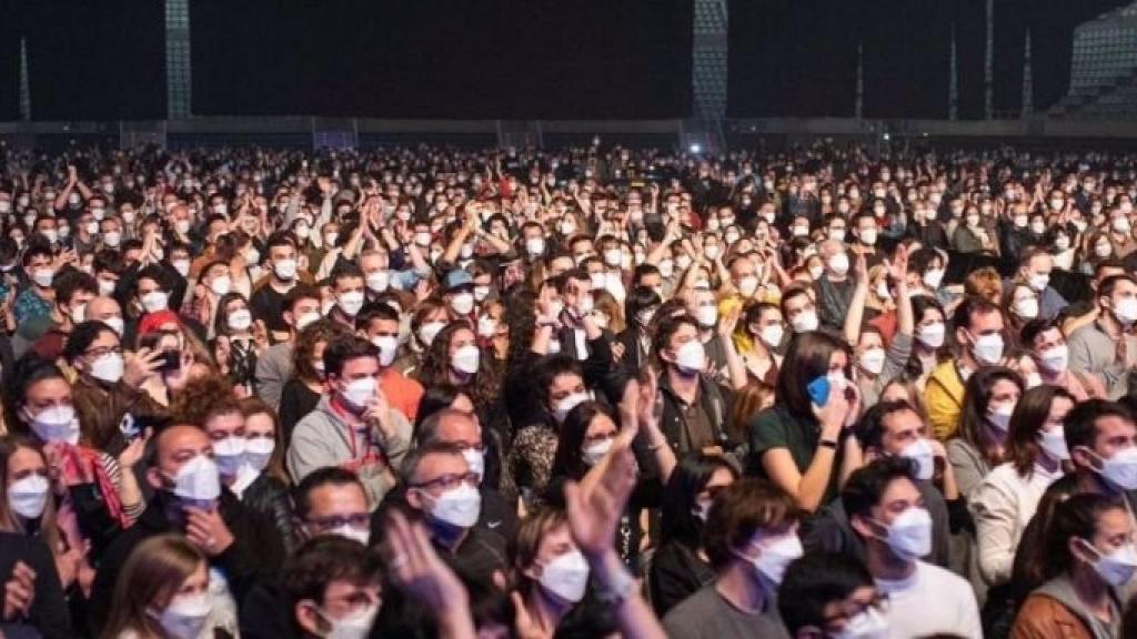 Público al concierto de Love of Lesbian en el Sant Jordi / EUROPA PRESS