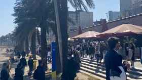 Reuniones multitudinarias en el paseo marítimo de Barcelona / M.A.