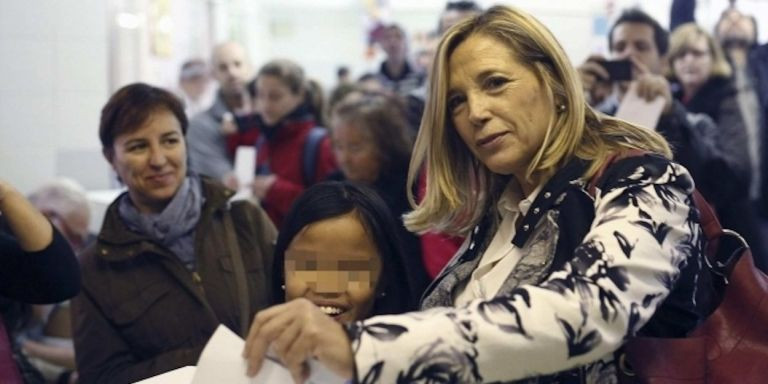 Joana Ortega, votando en la consulta del 9-N / EFE