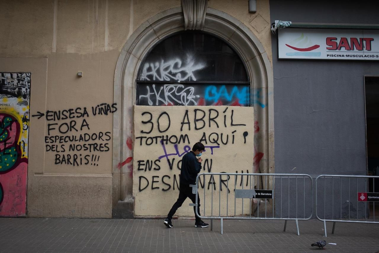 Pancarta contra el desahucio del gimnasio Sant Pau, previsto para el 30 de abril / EUROPA PRESS