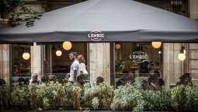 Terraza de un restaurante en la calle Enric Granados de Barcelona / RESTAURANT L'ENRIC