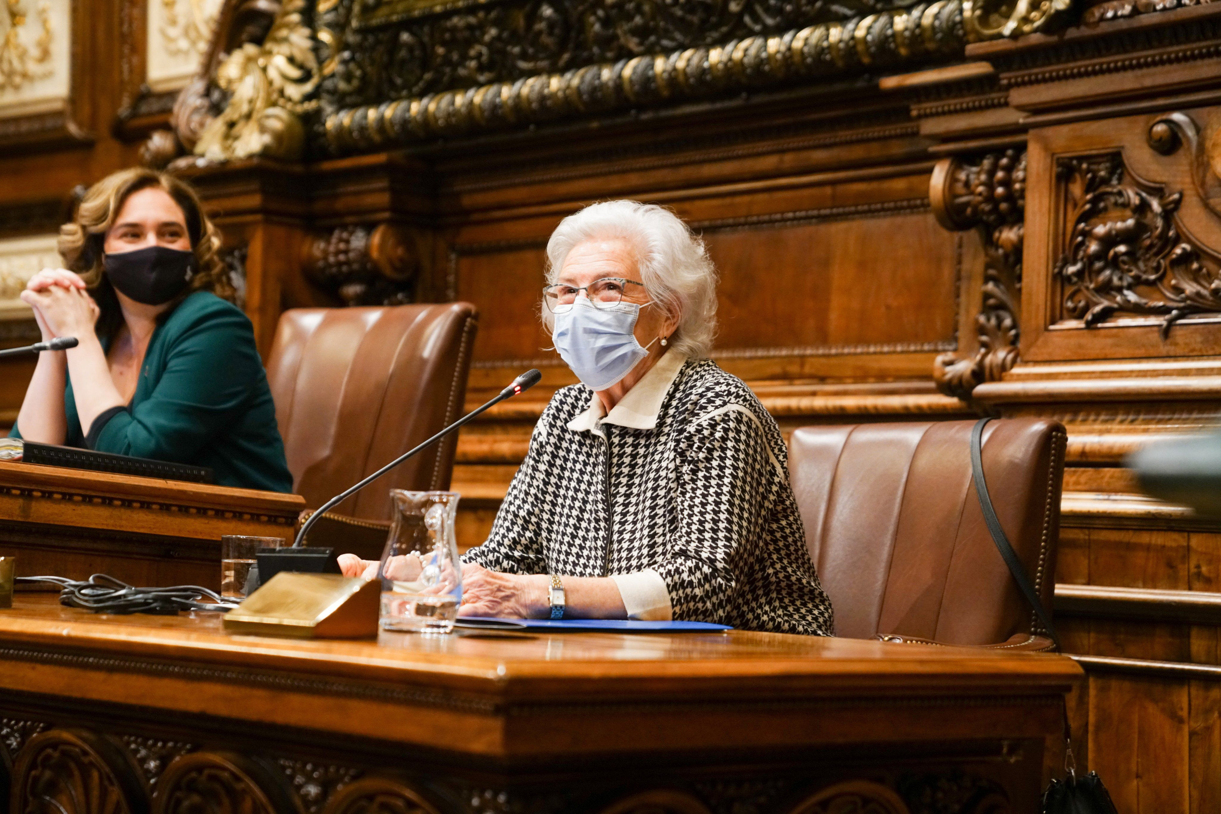 La actual síndica de greuges de Barcelona, Maria Assumpció Vilà, con Ada Colau / TWITTER SNDICABCN