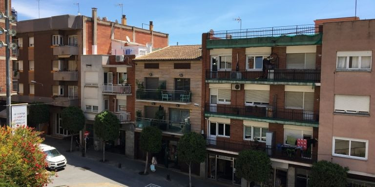 Viviendas en la calle de Marcelino Menéndez Pelayo, una de las vías del barrio Centre / RP