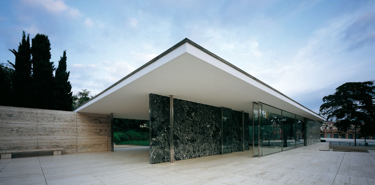 Exterior del pabellón alemán Mies Van Der Rohe / PABELLÓN MIES VAN DER ROHE