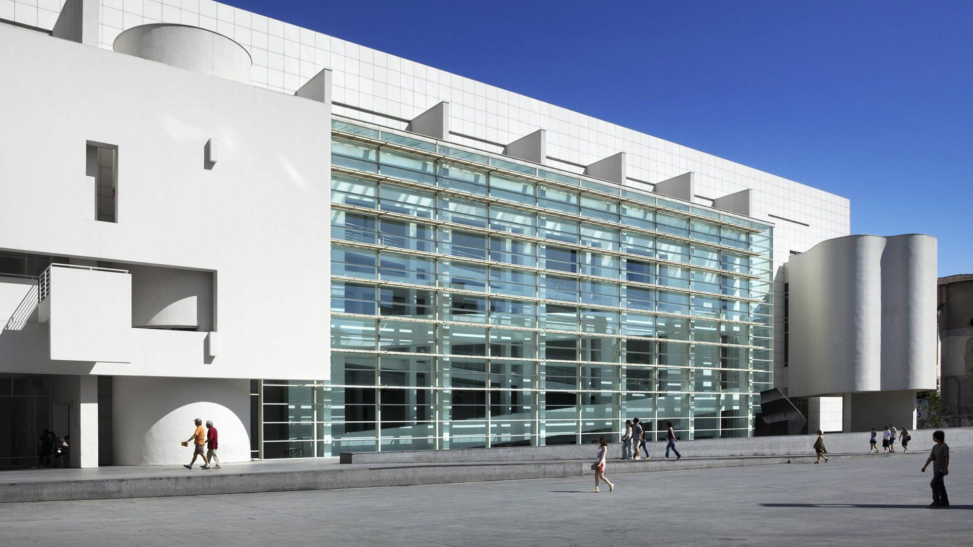 Fachada del Museo de Arte Contemporáneo de Barcelona / MACBA