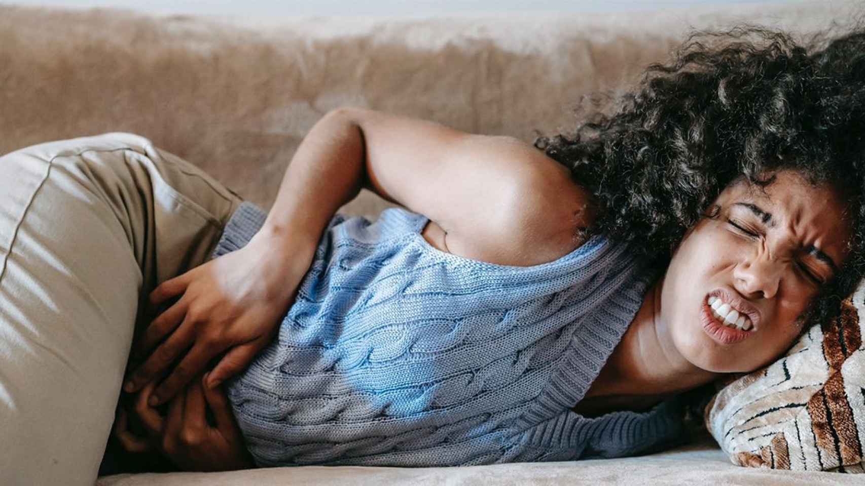 Una chica que padece endometriosis / PEXELS