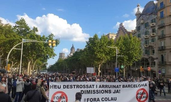 Protesta estática contra Ada Colau realizada el pasado 1 de mayo / CEDIDA