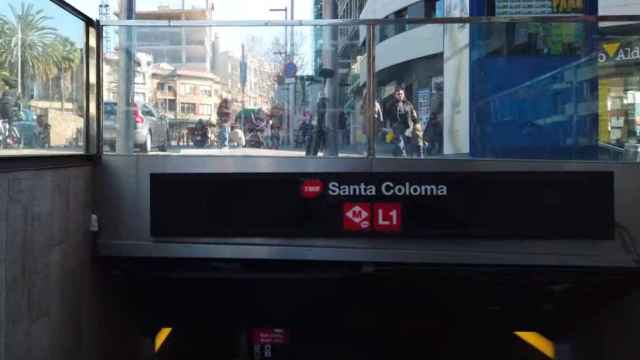 Entrada del Metro en Santa Coloma, la ciudad donde ocurrió la agresión / METRÓPOLI ABIERTA