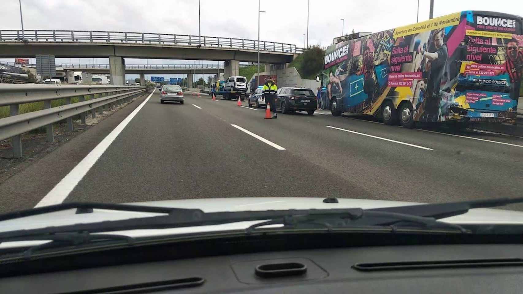 Accidente en la A-2 a la altura de Cornellà de Llobregat