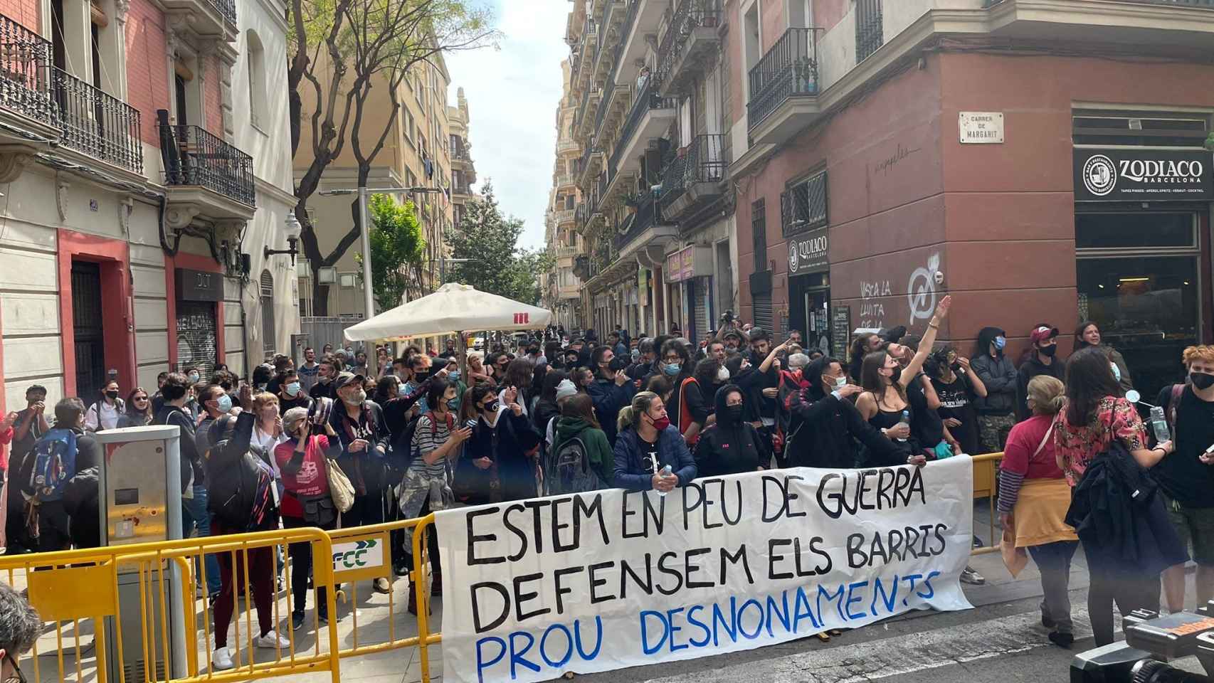 Protesta del colectivo antidesahucios el pasado viernes en el Poble-sec / TWITTER