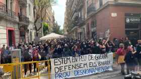 Protesta del colectivo antidesahucios el pasado viernes en el Poble-sec / TWITTER