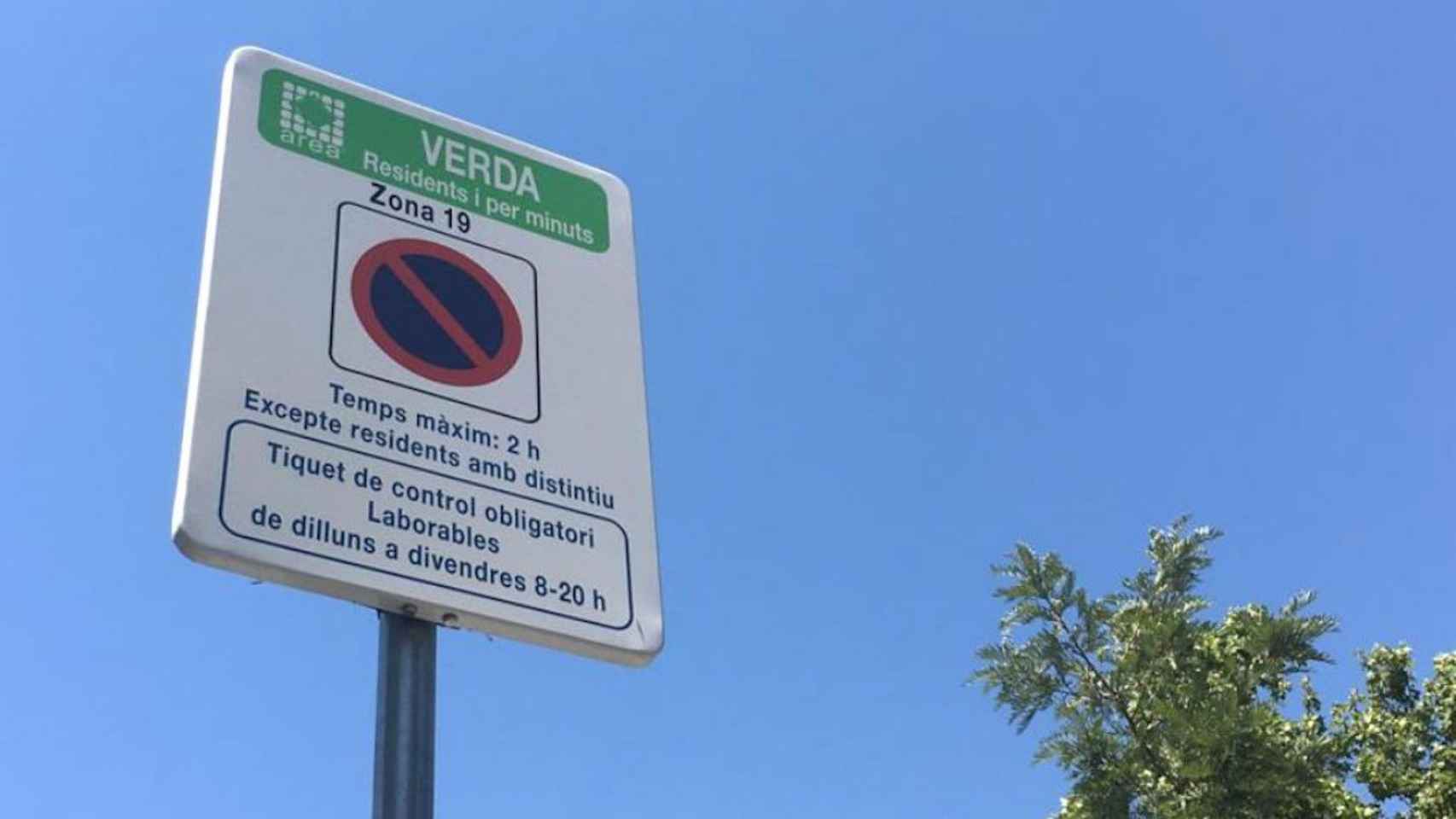 Señalización de una zona del área verde de Barcelona