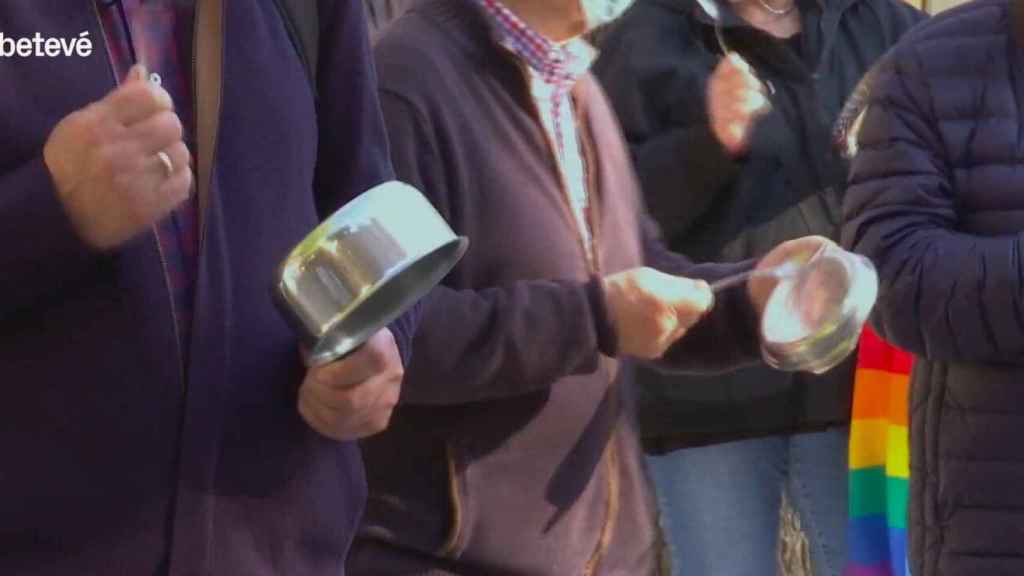 Cacerolada en Sant Martí contra las cocinas fantasma / BETEVÉ