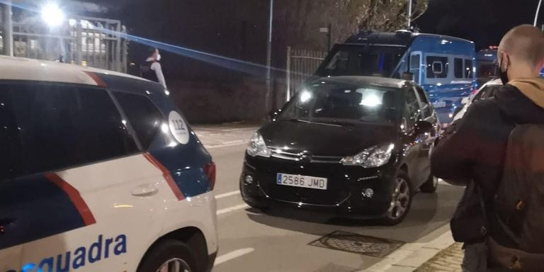 Vehículos de los Mossos d'Esquadra en las inmediaciones de la Estación de França / METRÓPOLI ABIERTA