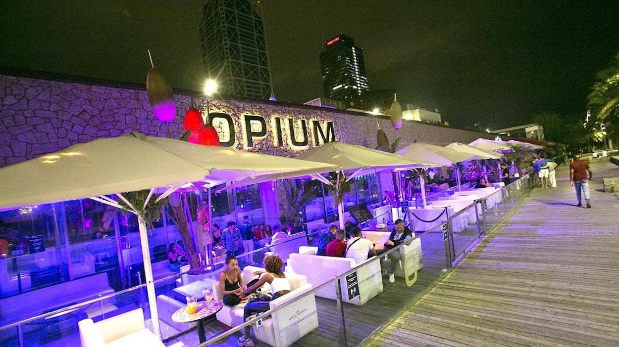 Terraza del restaurante y club Opium en Barcelona, el pasado junio