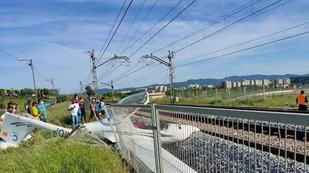 Imagen de la avioneta accidentada cerca del aeropuerto de Sabadell / REDES SOCIALES