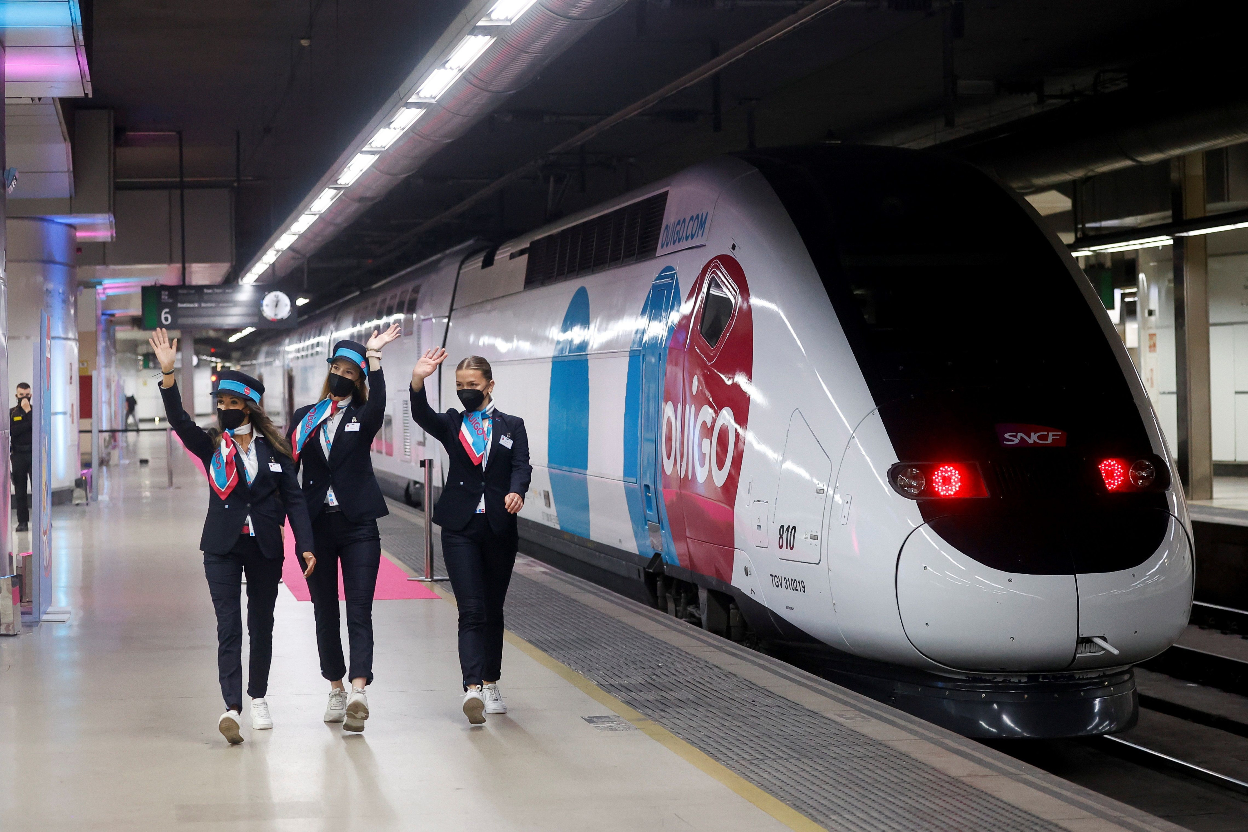 Tren de Ouigo en la estación de Sants tras su viaje inaugural / EFE