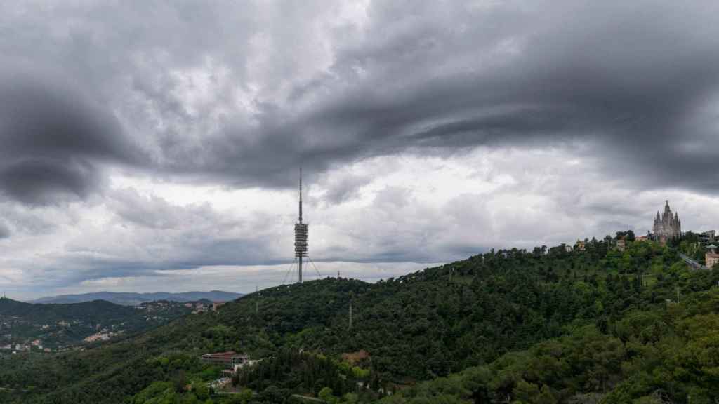 Asperitas en el cielo de Barcelona / ALFONS PUERTAS - @alfons_pc