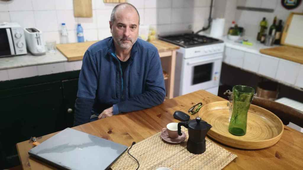 Josep Rovira, fotografiado en su casa de Ciutat Vella este miércoles / GUILLEM ANDRÉS