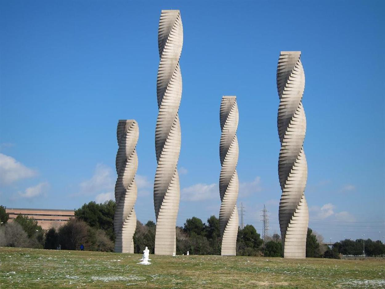 La escultura Columnes de Bellaterra, icono de la UAB / EUROPA PRESS