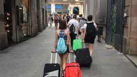 Turistas en una calle de Barcelona / METRÓPOLI - XFDC