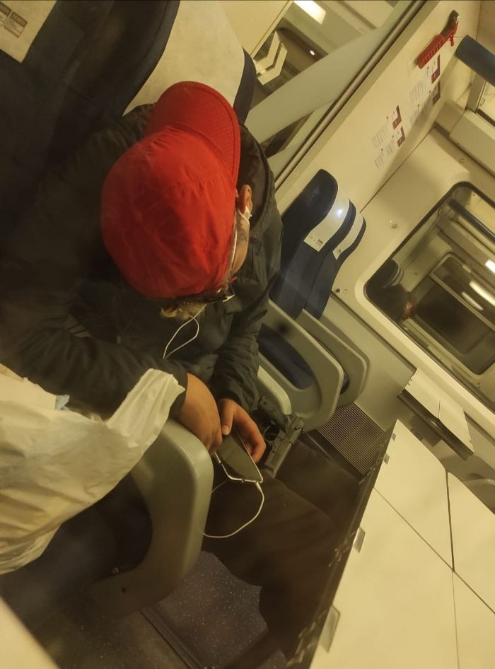 El hombre dormía, en el interior de un tren, junto a un arma de juguete / CEDIDA