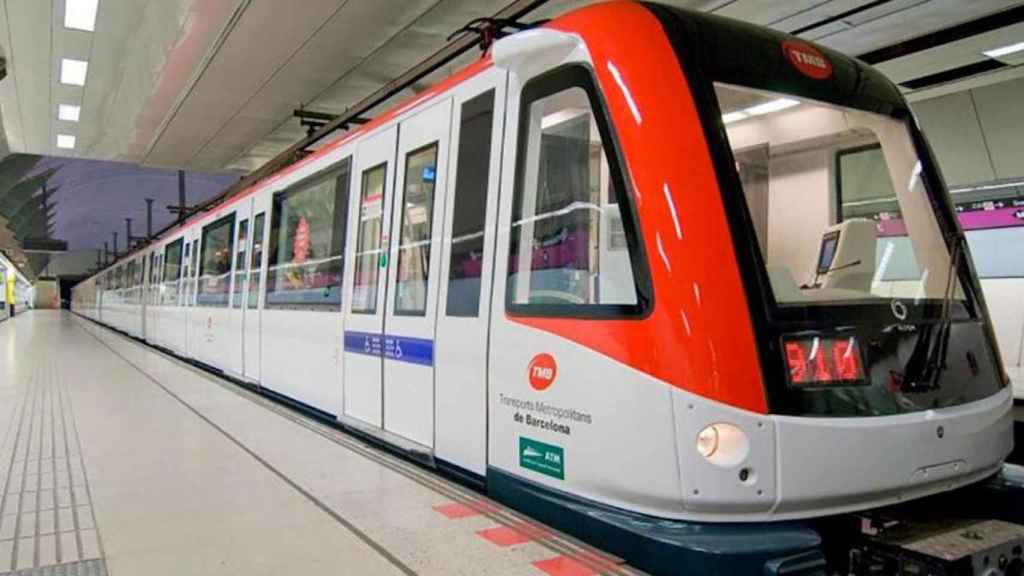 Un convoy de la L2 del metro de Barcelona