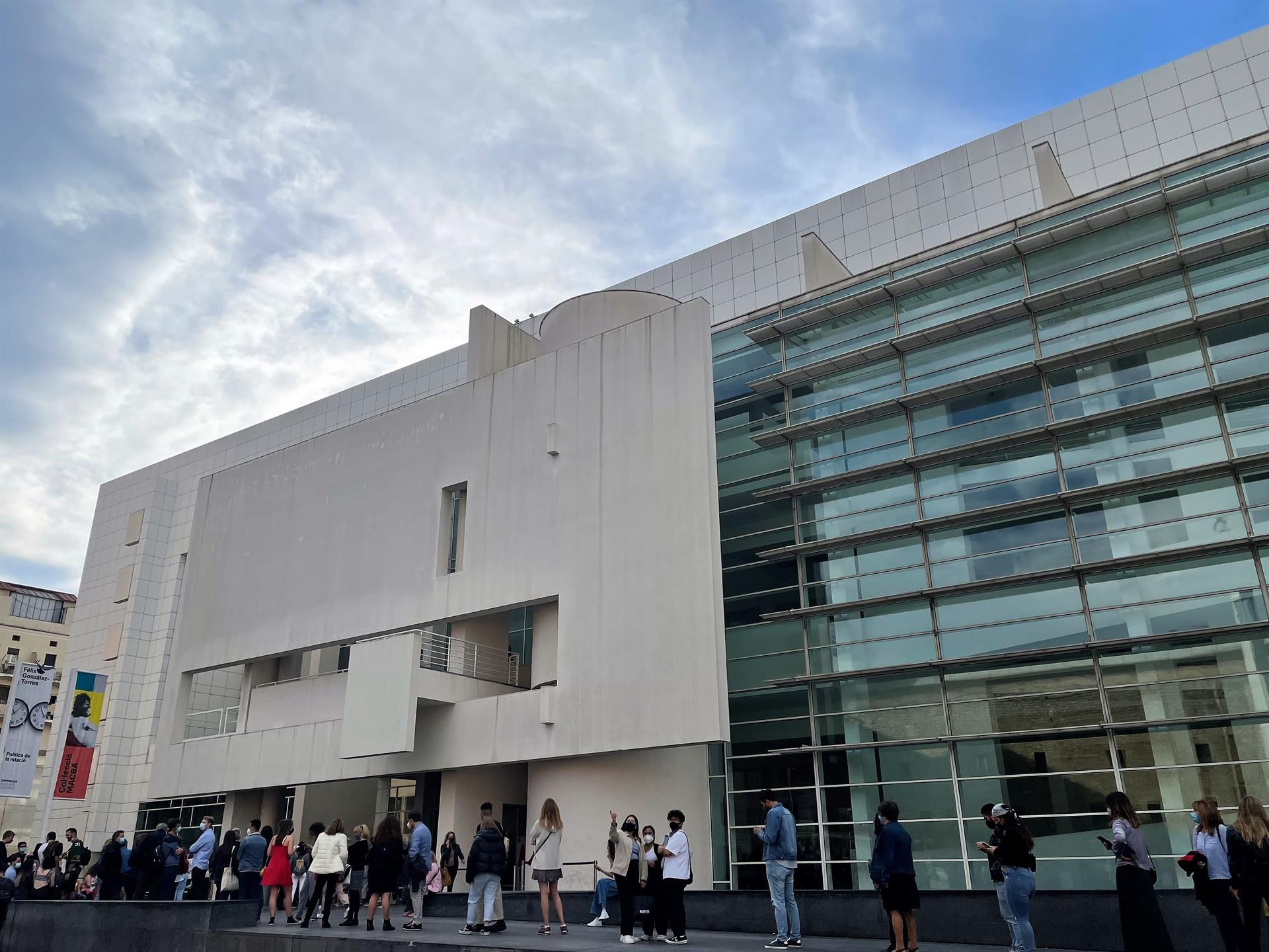 Cola en el MACBA durante la 'Nit dels Museus' / EUROPA PRESS