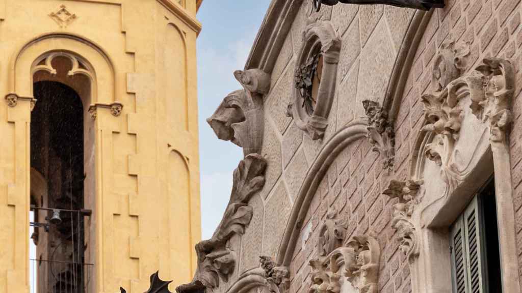 Gárgola de la Casa Closas, en Les Corts / INMA SANTOS