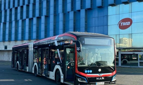 El autobús eléctrico MAN Lion's City 18E en las cocheras de TMB