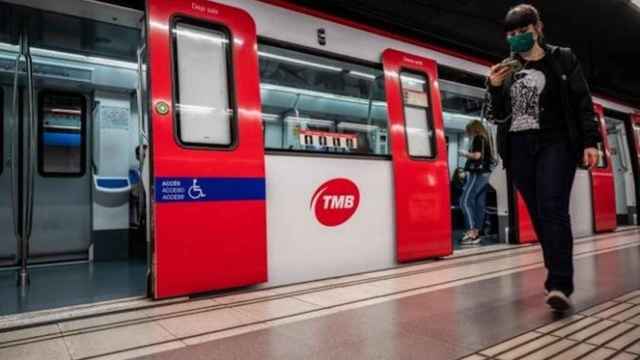 Un convoy de metro en una estación de Barcelona / TMB