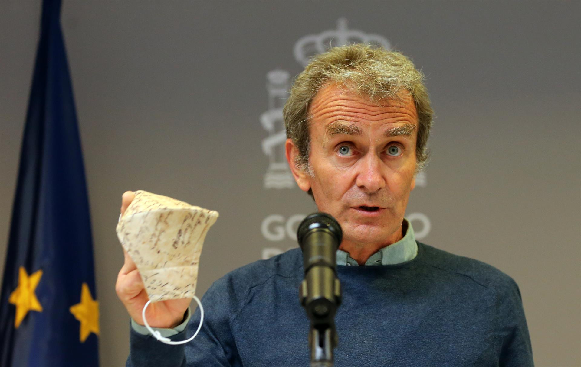 El director del Centro de Alertas y Emergencias Sanitarias (CCAES), Fernando Simón con una mascarilla durante una rueda de prensa / EUROPA PRESS - Isabel Infantes