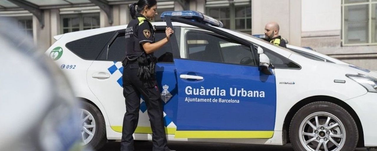 Agentes de la Guardia Urbana en la comisaría del Eixample / AYUNTAMIENTO DE BARCELONA