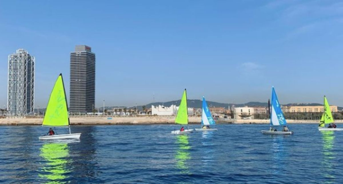 Barcos de vela navegando en Barcelona / VELA BARCELONA