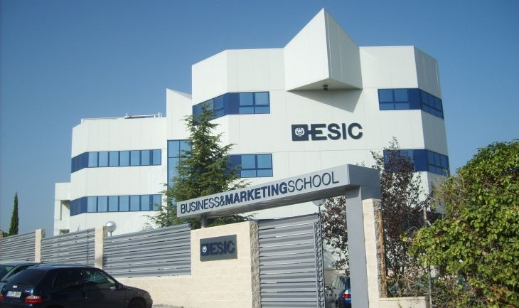 Exterior de la Escuela Superior de Ingenieros Comerciales (ESIC) 