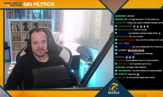 El cómico barcelonés Ángel Martín durante una retransmisión de Twitch / TWITCH