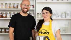 Marc Coloma, CEO de Heura, junto a Lorena Salcedo, mánager de desarrollo de nuevos productos